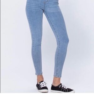 HOT SALE Judy Blue Mid Rise Pull On Skinny Jeggings Light Wash